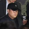 “취재진 앞에 못서” 3시간 경찰 조사 후 6시간 귀가 거부한 김호중