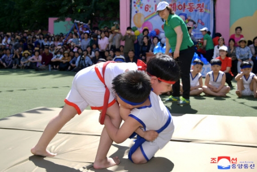 [포토] 북한 어린이들의 체육경기…‘국제아동절’ 기념