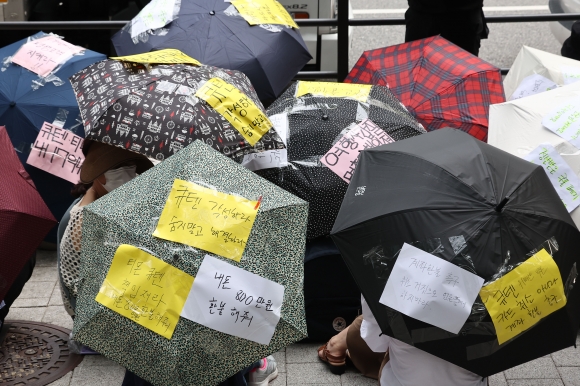 뿔난 ‘티메프’ 피해자들, 구영배 큐텐 대표 고소…경찰 수사