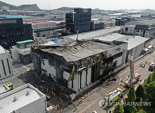 23명 목숨 앗아간 ‘화성 공장 화재’…원인은 한두가지 아닌 ‘총체적 부실’