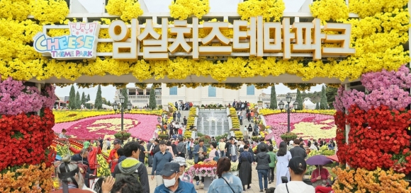 10년째 대박 터뜨린 임실N치즈축제…치즈테마파크 인산인해