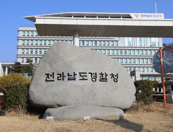 중학생들이 수업 중 여교사들 신체 촬영···경찰 수사