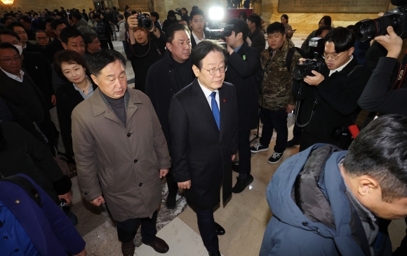 [속보] 민주 “尹대통령·국방·행안장관 내란죄 고발 및 탄핵 추진”