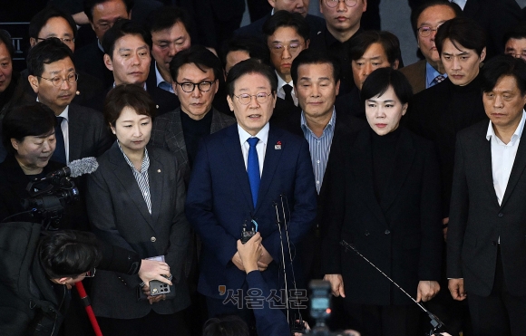 이재명 “尹, 2차 계엄 할 수도…국민 생명 갖다 바칠 것”