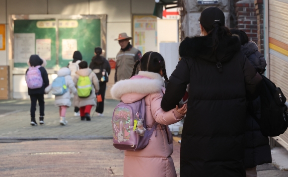 “학교 가나요” “휴교령?” 계엄에 학생·학부모도 ‘혼란’