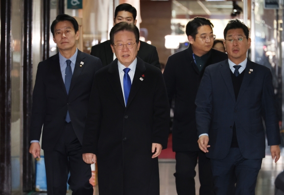 가결될 때까지 尹 탄핵하겠다는 민주당…이재명 “오늘은 역사적인 날”