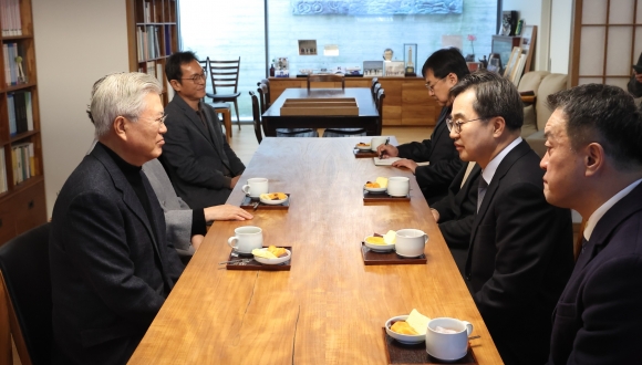 김동연, 문재인 예방…무슨 대화했을까