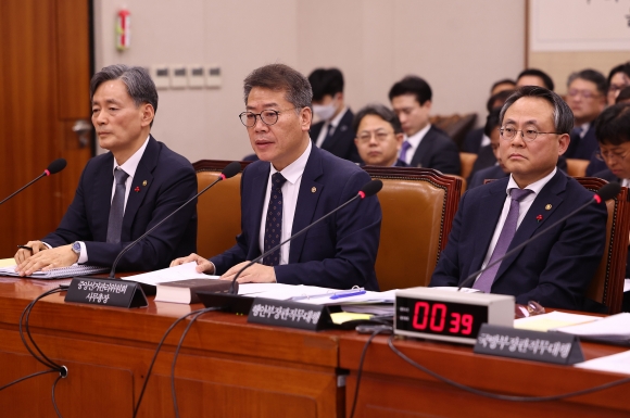 ‘이재명 안된다’ 현수막 불허 논란에…선관위 “섣부른 결정, 조치 보류”