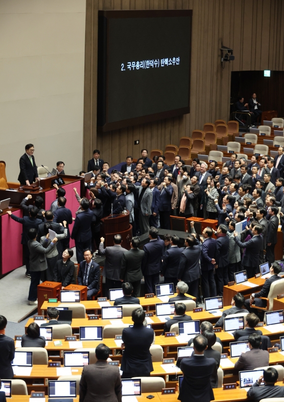 野, 한덕수 대통령 권한대행 탄핵 단독 처리…192명 찬성