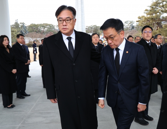 정진석 등 대통령실 고위 참모진 전원, 최 대행에 사의표명