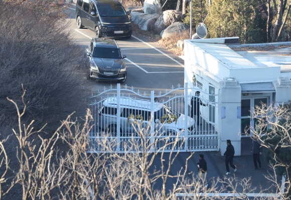 공수처 “군·경호처 200여명 벽 쌓아… 뚫고 가기 어려웠다”