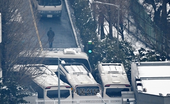 법원, 체포·수색영장 이의신청 기각… 尹측 “대법에 재항고 여부 검토할 것”