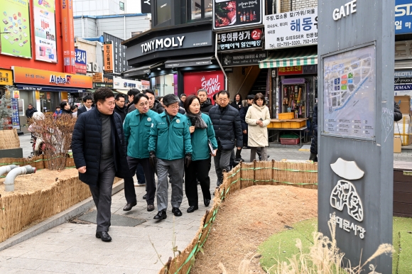 “찾고 싶은 전통시장 만들자”…김길성 중구청장, 설 앞두고 시장 안전 및 민생 점검