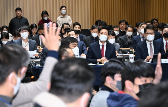 오세훈 시장 “강남 토지거래허가 구역 해제 적극 검토하겠다”