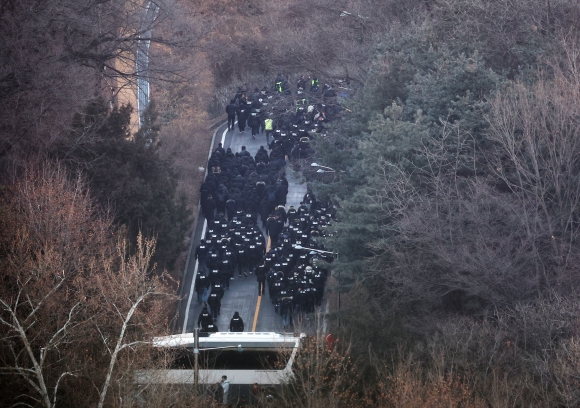 경찰, ‘尹체포 저지 주도’ 김성훈 경호처 차장 체포 시도