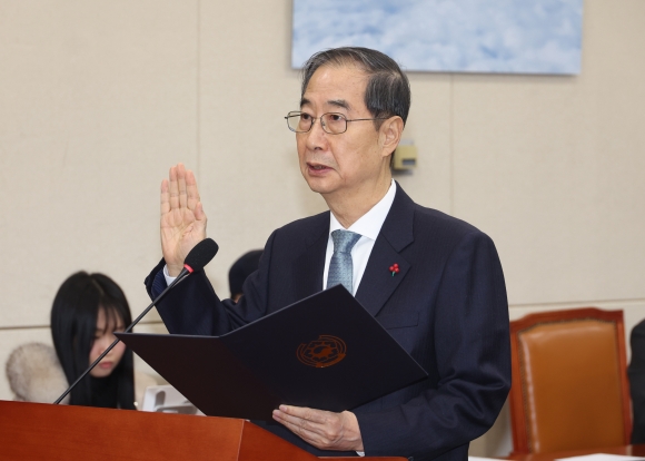 한덕수, 尹 불법 수사 주장에 “모든 국민은 헌법·법률 따라야”