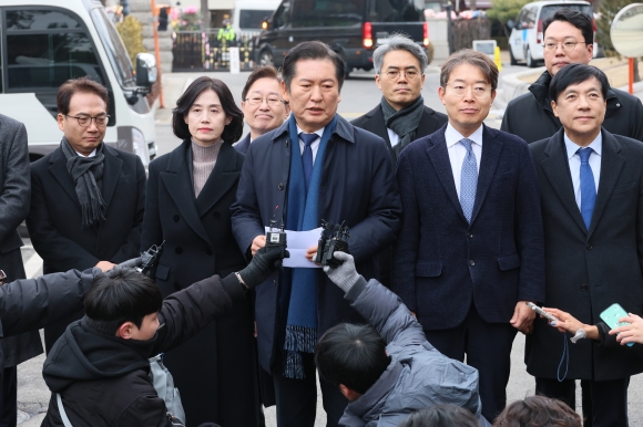 국회 측 “尹, 헌법의 적…만장일치 파면해달라”