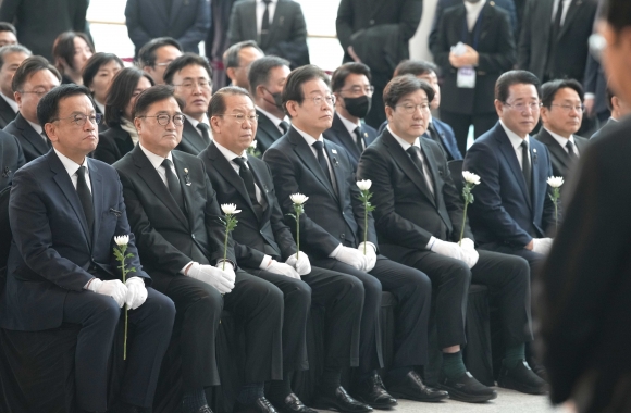 제주항공 여객기 참사 희생자 ‘합동 추모식’ 엄수