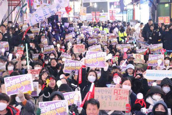 ‘보수 심장’ 대구서 “尹 파면 촉구” vs “탄핵 반대” 집회 나란히 열려