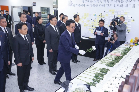 무안공항 활주로 폐쇄 또다시 연장…운항재개 ‘장기화’