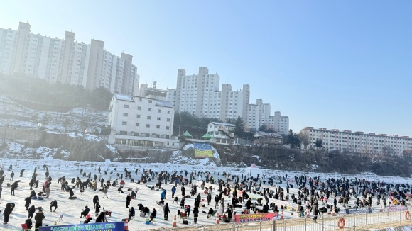 홍천강 꽁꽁축제 흥행 예감…첫 주말 6만명 ‘북적’