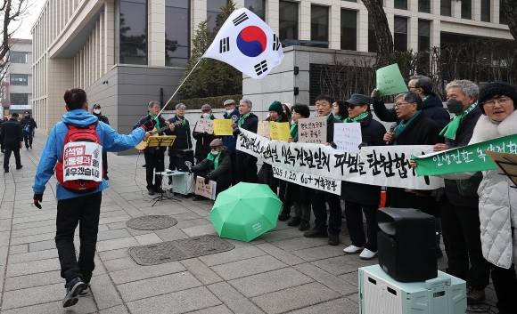 헌재·국회 등 위협받는 국가기관… 극렬 시위대 “방화·테러할 것”