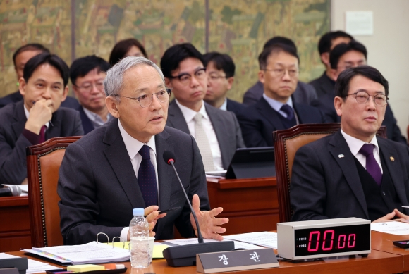 유인촌 장관 “축구협회 감사 조치, 회장 선거와 무관하게 진행”