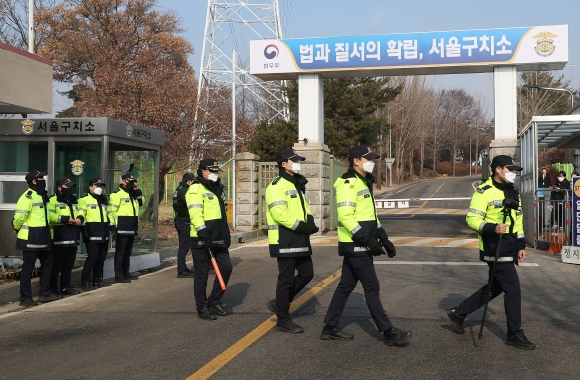 尹 3차 강제구인 불발…변호인단 “분풀이 넘어 범죄”