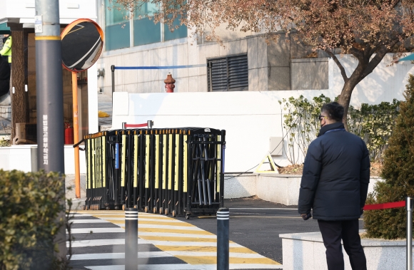 [속보] 공수처 “대통령실, 압수수색 불승인…관저는 집행중지”