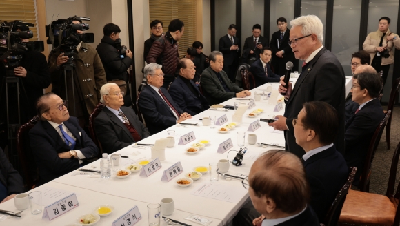 국민의힘 원로들 “조기대선 대비해야…패배의식은 금물”