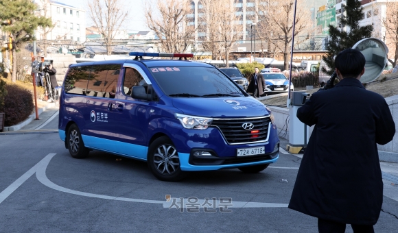 돌연 태도 바꾼 김용현 “국회 쪽 증인신문 응하겠다”…탄핵심판 재개