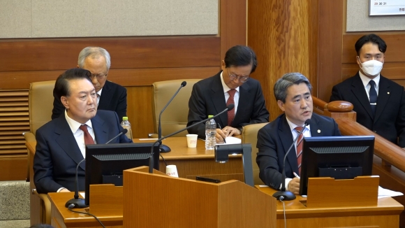 [단독] 尹측, 부정선거 등 증거 500여개 제출…변호인단 “국가 위기 보여주는 증거”