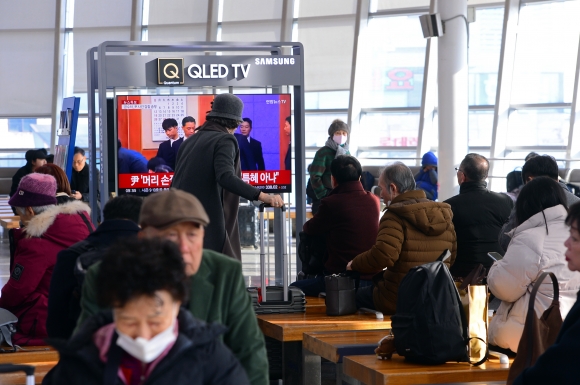 정치 전문가들 “설 밥상 화두는 탄핵·조기 대선… 가족 불화 조심”