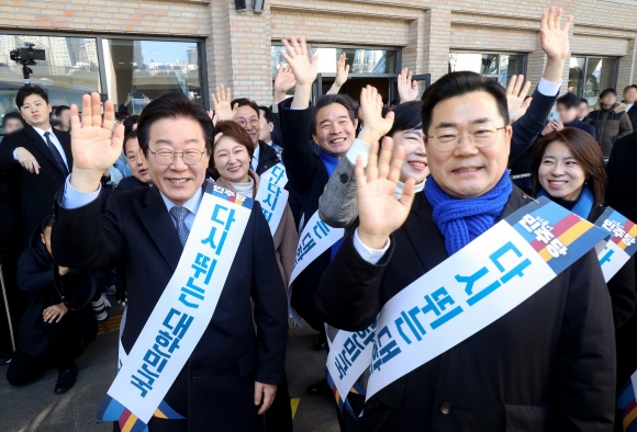 지지율 반등 꾀하는 민주당…연금 개혁·반도체 특별법 속도내나