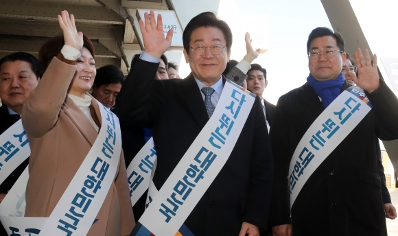 이재명, 설 메시지… “새로운 세상 ‘9부 능선’”