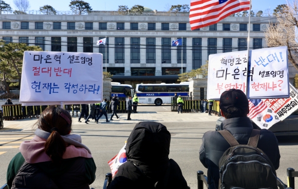 헌재 ‘마은혁 미임명’ 선고 돌연 연기… ‘8인 체제’로 尹 탄핵 심리