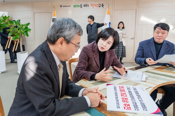 서울교육감 만난 강동구청장...학교 현안 논의