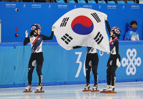 [속보] 최민정·김길리·이소연, 쇼트트랙 여자 500m서 금은동 석권