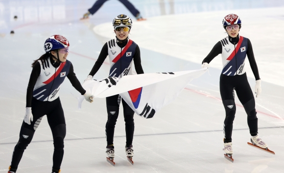 한국 쇼트트랙 역시 강했다…중국 견제 뚫고 금메달 4개 수확