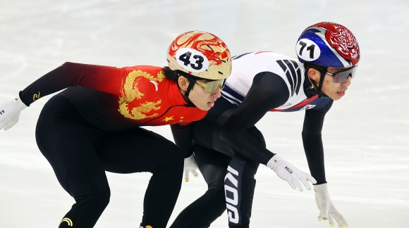 쇼트트랙 한중 재격돌…‘극적 역전’ 박지원 1000m 결선행, 린샤오쥔 탈락