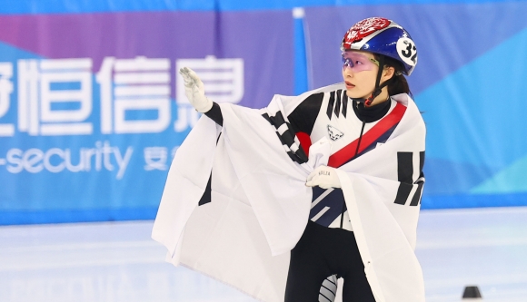 ‘여제 귀환’ 최민정 1000m 우승, 4관왕 유력…김길리는 500m 이어 은메달