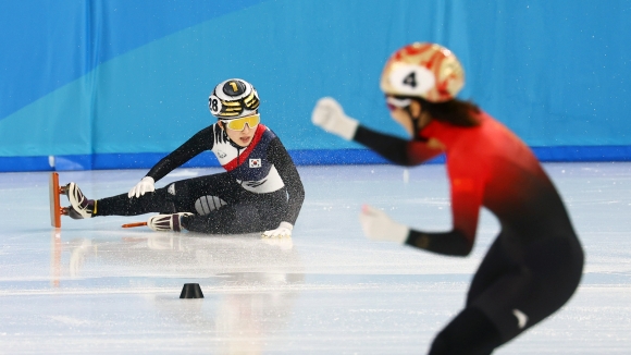 반 바퀴 남기고 ‘꽈당’…한국 여자 쇼트트랙, 3000m 계주 입상 실패