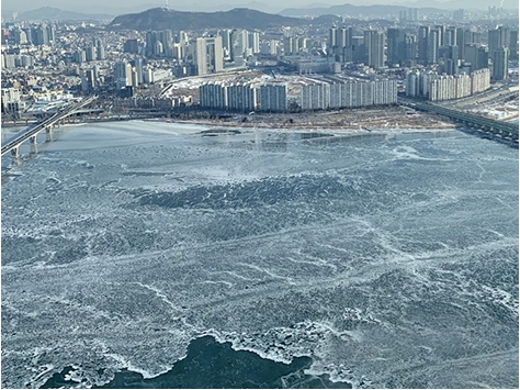 [씨줄날줄] 한강이 얼면