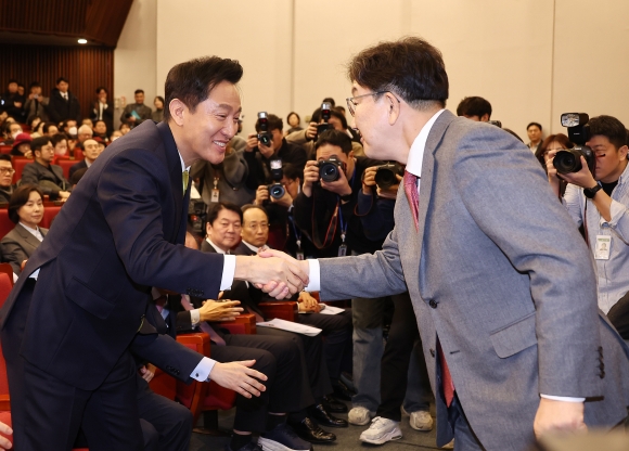 개헌 띄운 오세훈 “87체제 극복 위해 지방에 권한 이양... 10만 달러 가능”