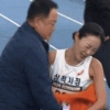 마라톤 우승자 “강한 신체접촉 있었다”…사건 전말 밝혔다