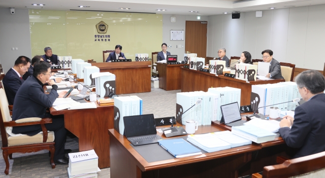 충남도의회, 교육비 지원 ‘둘째부터’