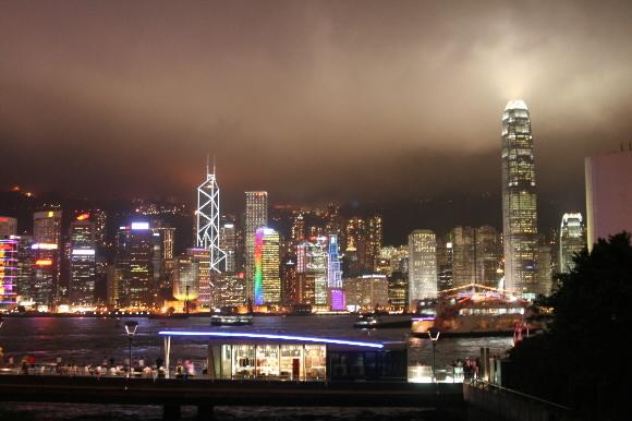 주룽반도 남쪽에서 바라본 홍콩섬의 금융중심가 모습