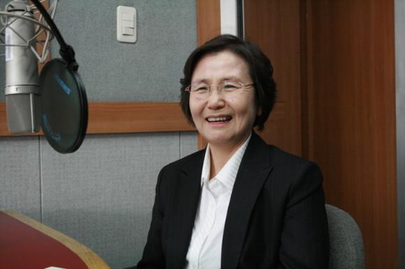 EBS-FM ‘박나림의 명사 인터뷰’에 출연한 한국가정법률상담소 곽배희 소장.