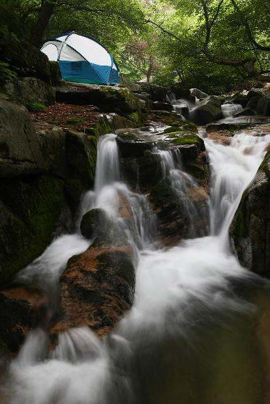 소설 남부군에서 500명이 목욕을 했다는 경남 거창의 유안청 계곡 야영장.