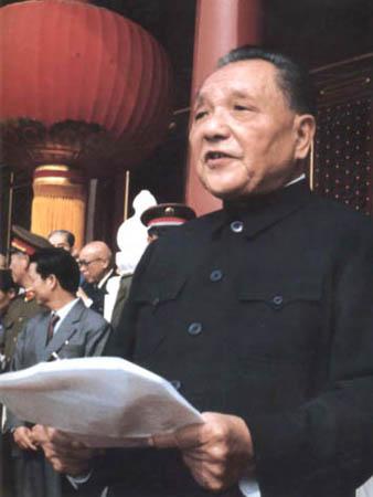 중국 공산당의 대표적인 정치가로 1970년대에서 1990년대에 이르기까지 중국을 이끌어 가며 개혁·개방을 이뤄낸 덩샤오핑. 